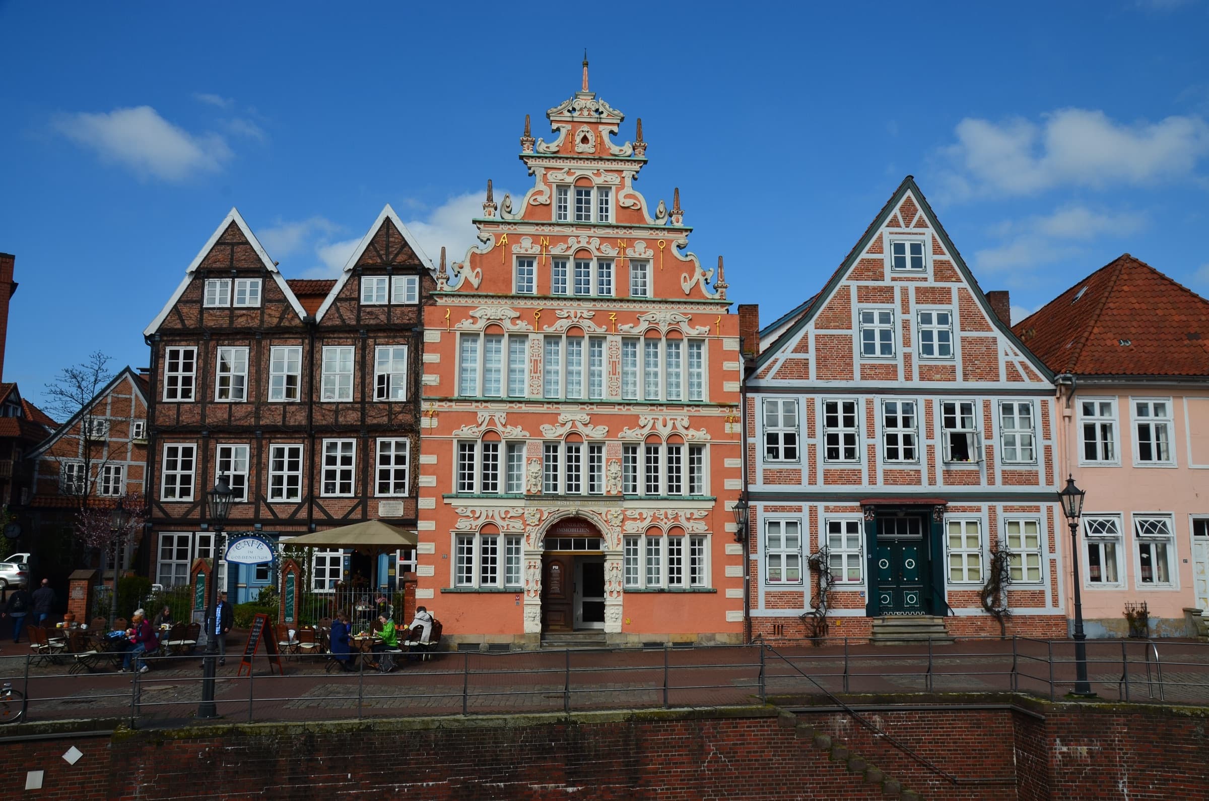 Historische Giebelhäuser an der Straße Wasser West in Stade